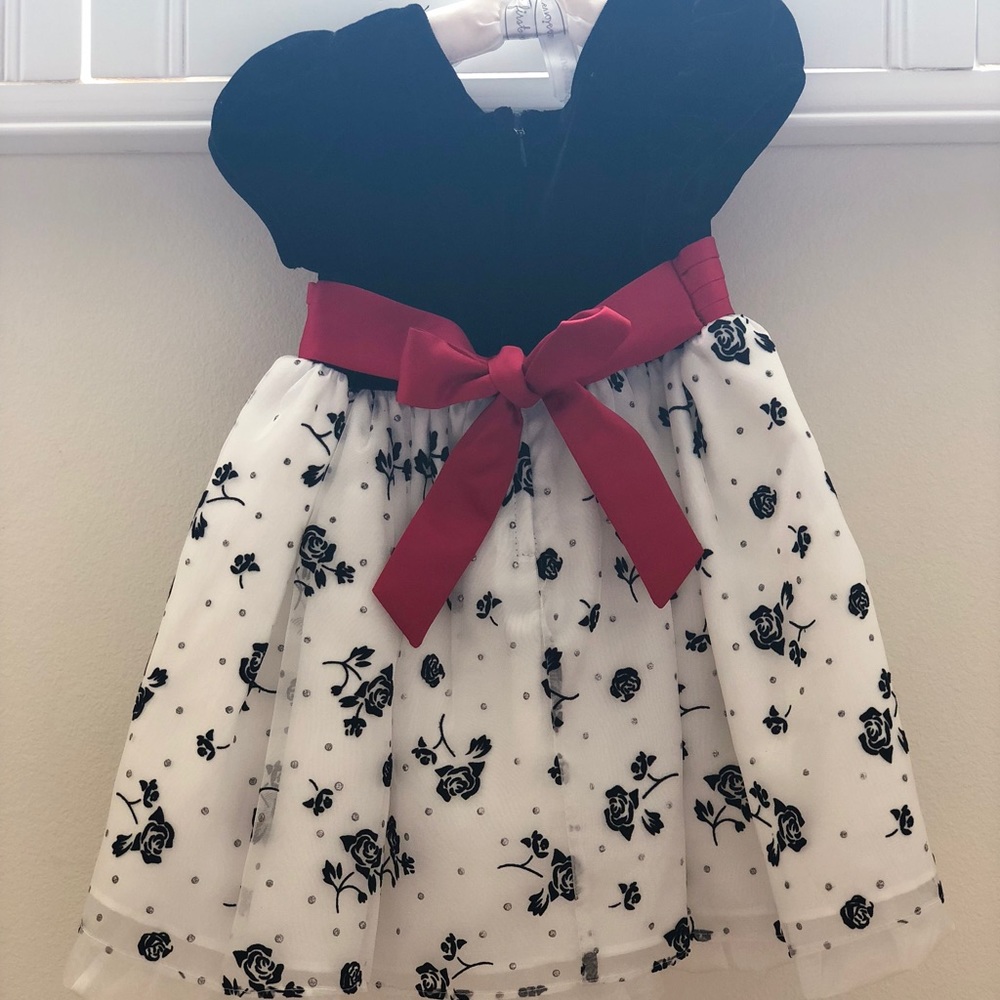 Baby’s dress - Picture 3 of 3